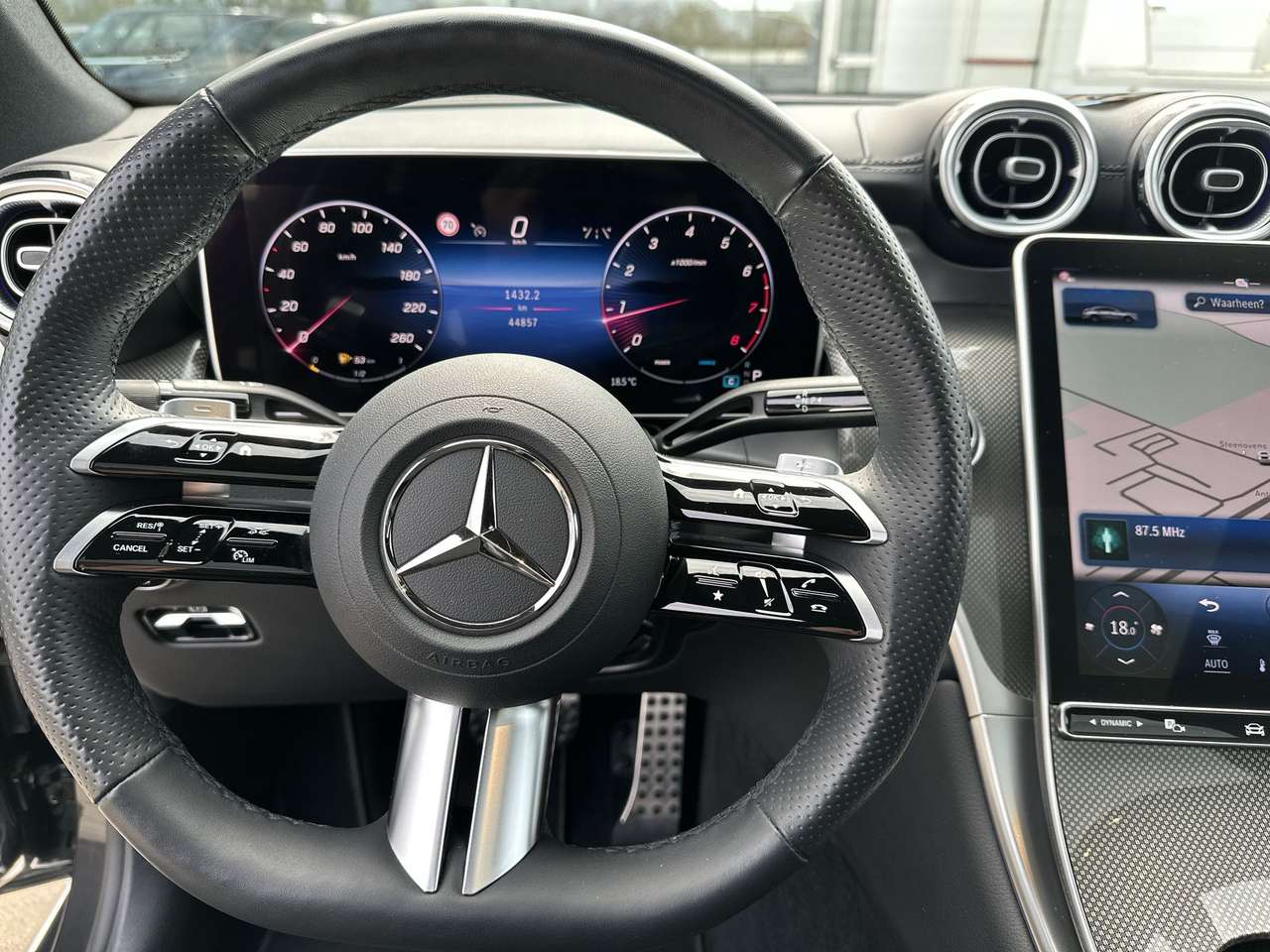 Mercedes-Benz GLC 200 Coupé AMG Line Pano dak Trekhaak  Air Body Control 20" FULL FULL OPTION!!! — foto 15 van 18