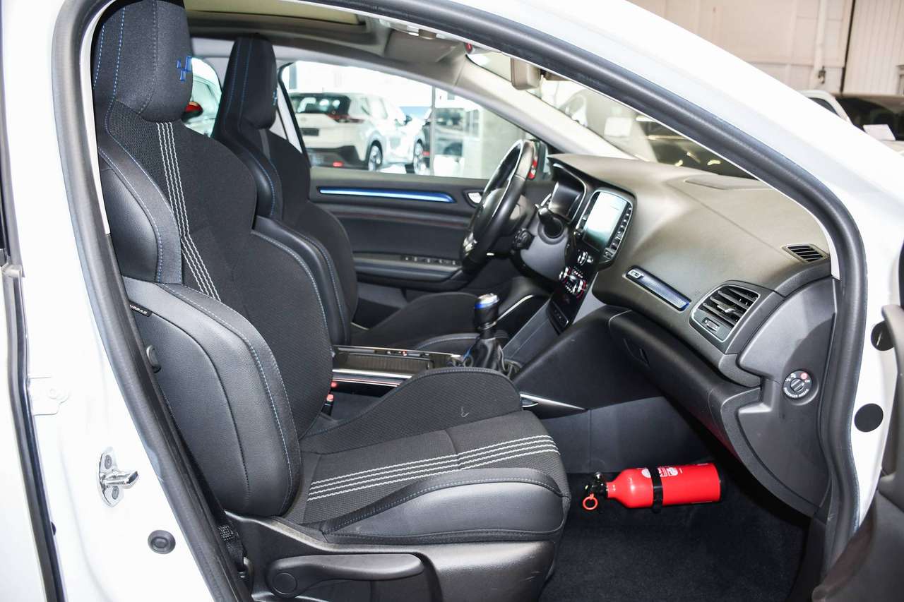 Renault Megane Megane 1.33 TCe GT-Line - NAVIGATIE / TREKHAAK / OPEN DAK / CAMERA / CAMERA / SMARTLINK / PDC / CC — foto 7 van 20