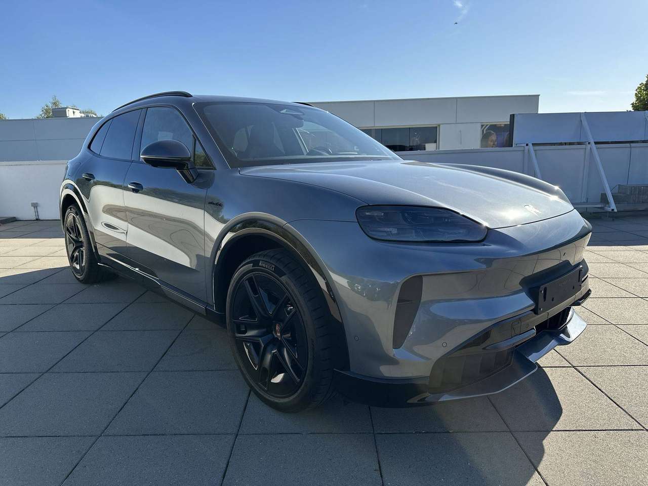 Porsche Cayenne ELECTRIC Trekhaak Pano Dak 22" Sport Design Pack — foto 2 van 18