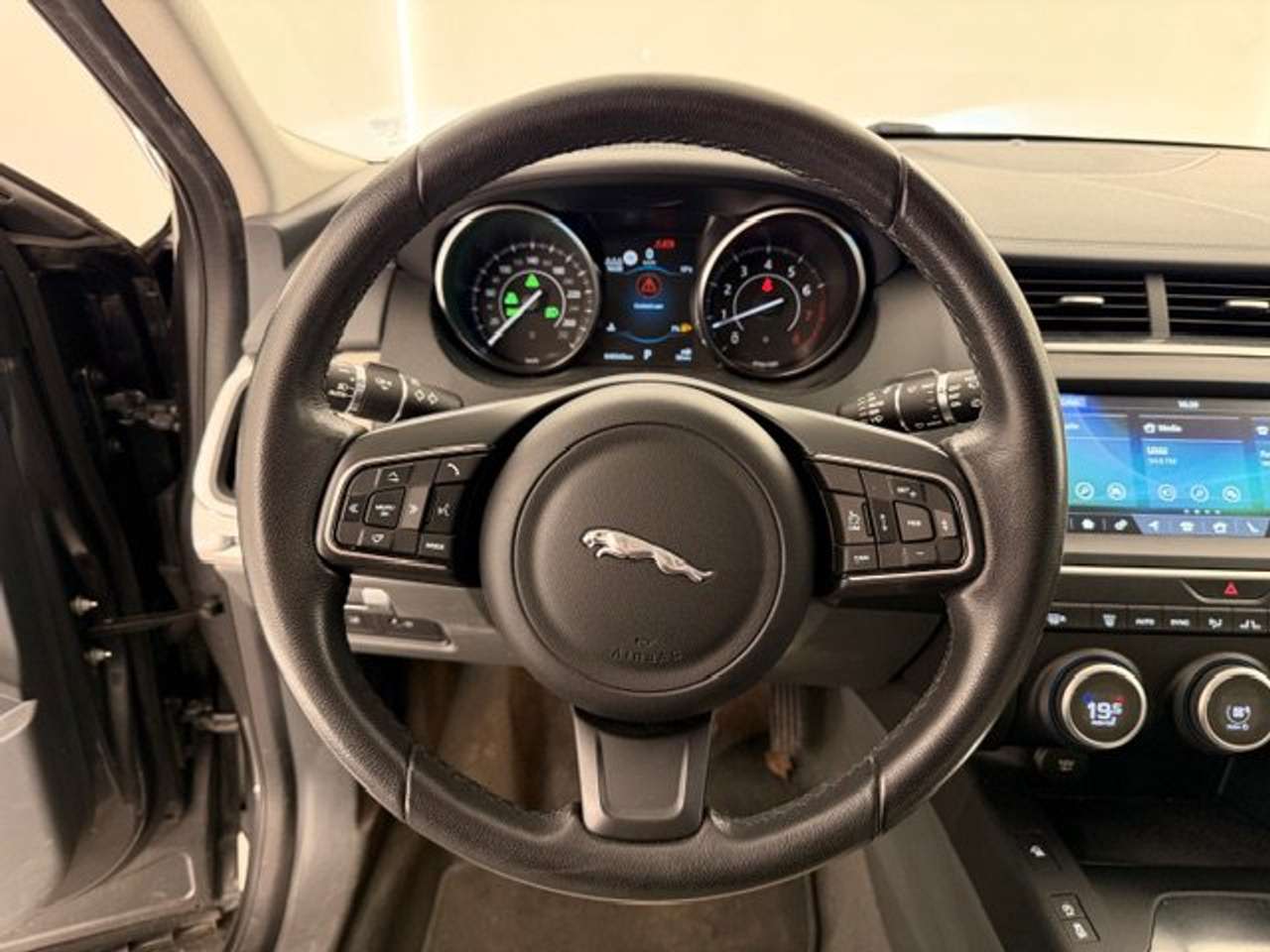 Jaguar E-Pace BENZINE AWD AUTOMAAT+TAL VAN OPTIES-49000KM!!! — foto 11 van 22