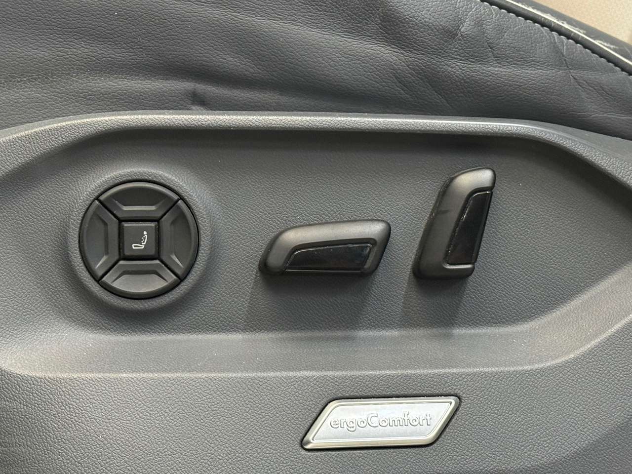 Volkswagen Touareg 3.0 TDi V6 SCR 4Mo R-Line 2020! — foto 17 van 24