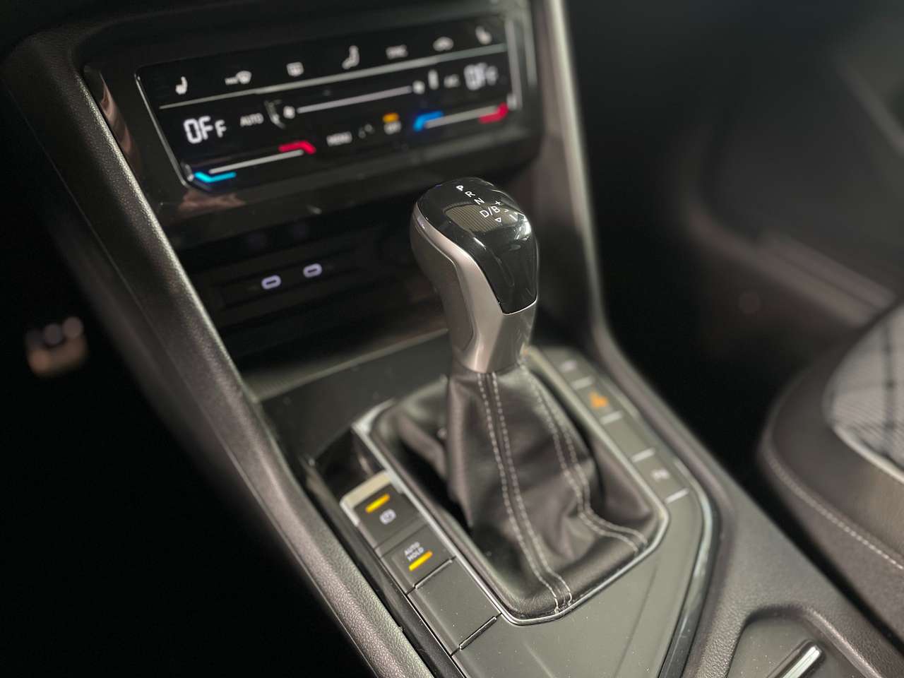 Volkswagen Tiguan 1.4 Plug-in Hybrid 'R-Line' — foto 13 van 21