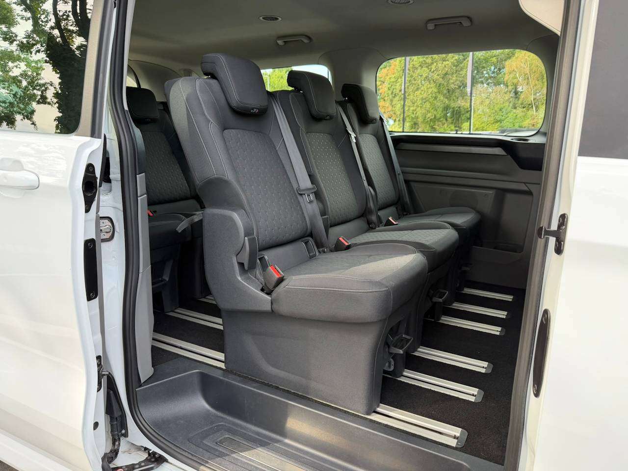 Ford Tourneo Custom TITANIUM 9PL CARPLAY CAMERA — foto 10 van 19