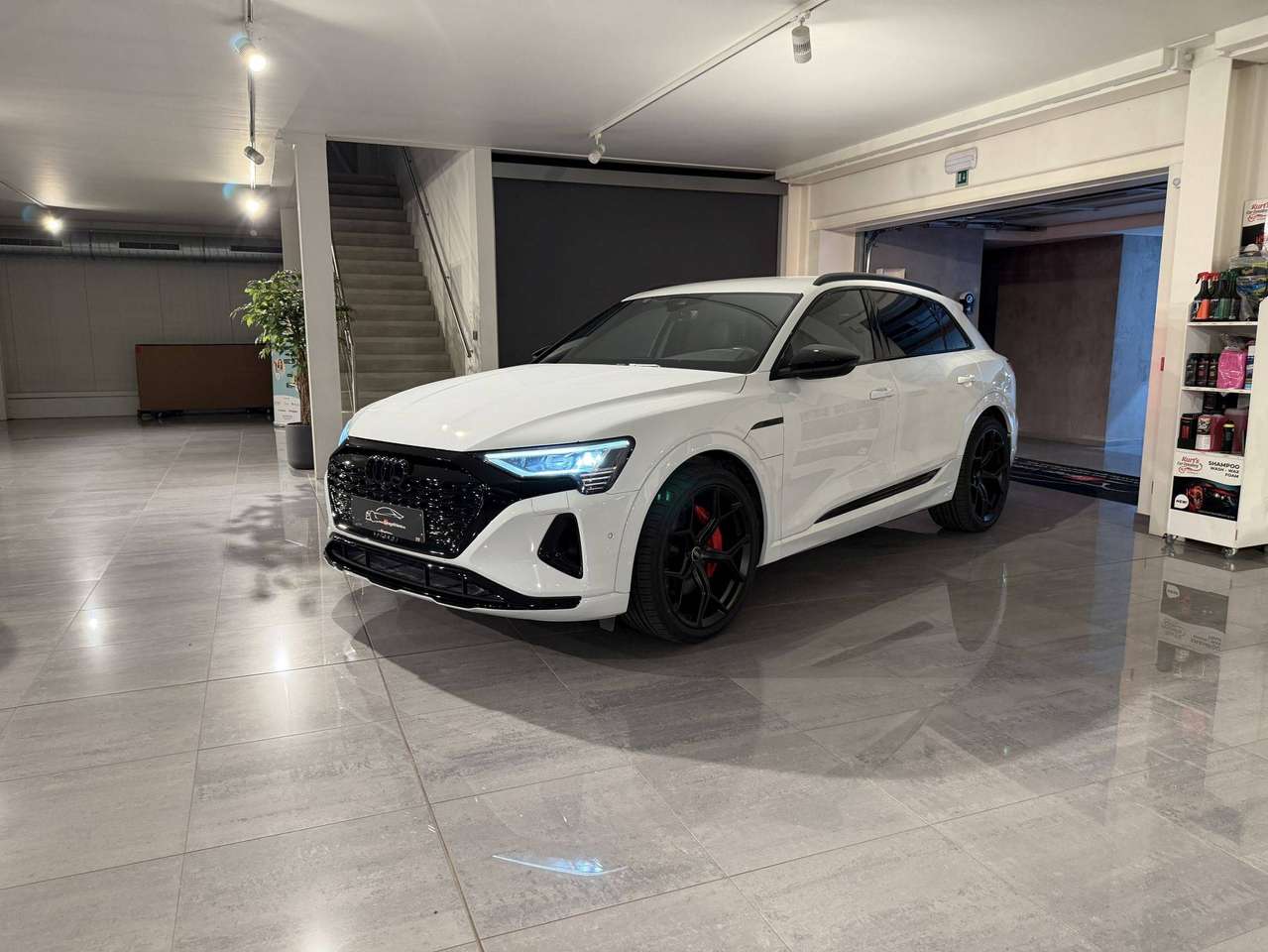 Audi Q8 e-tron QUATTRO 340PK * S-LINE  COMPETITION * BLACK PACK * 22" * LUCHTVERING * CAMERA * SITE ASSIST * ACC * — foto 19 van 25