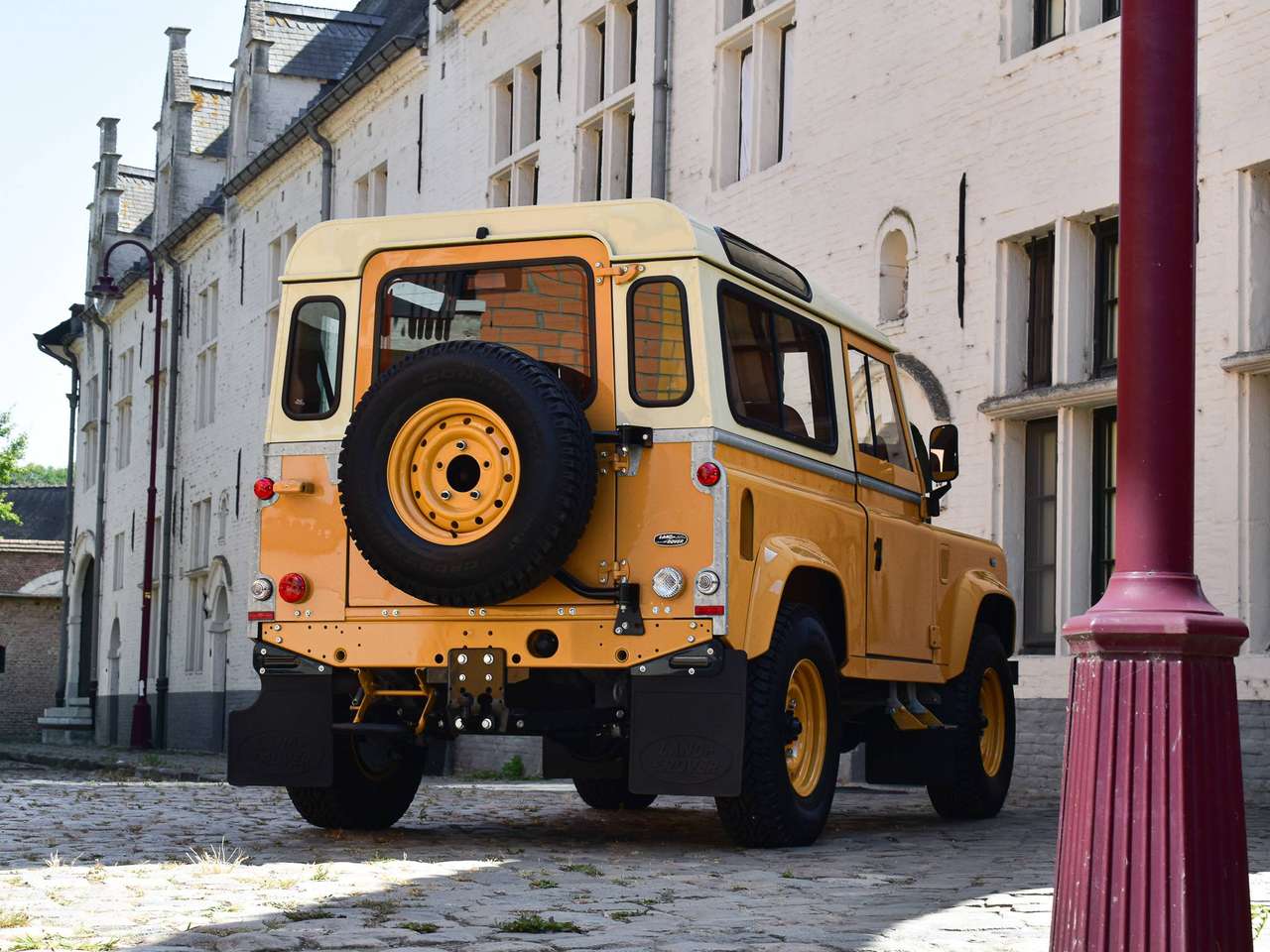 Land Rover Defender 90 / 2.2 TD4 / "Borrego Yellow Heritage" — foto 15 van 22
