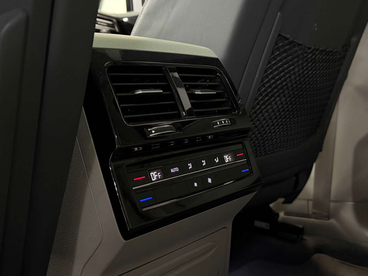 Volkswagen Touareg 3.0 TDi V6 SCR 4Mo R-Line 2020! — foto 16 van 24