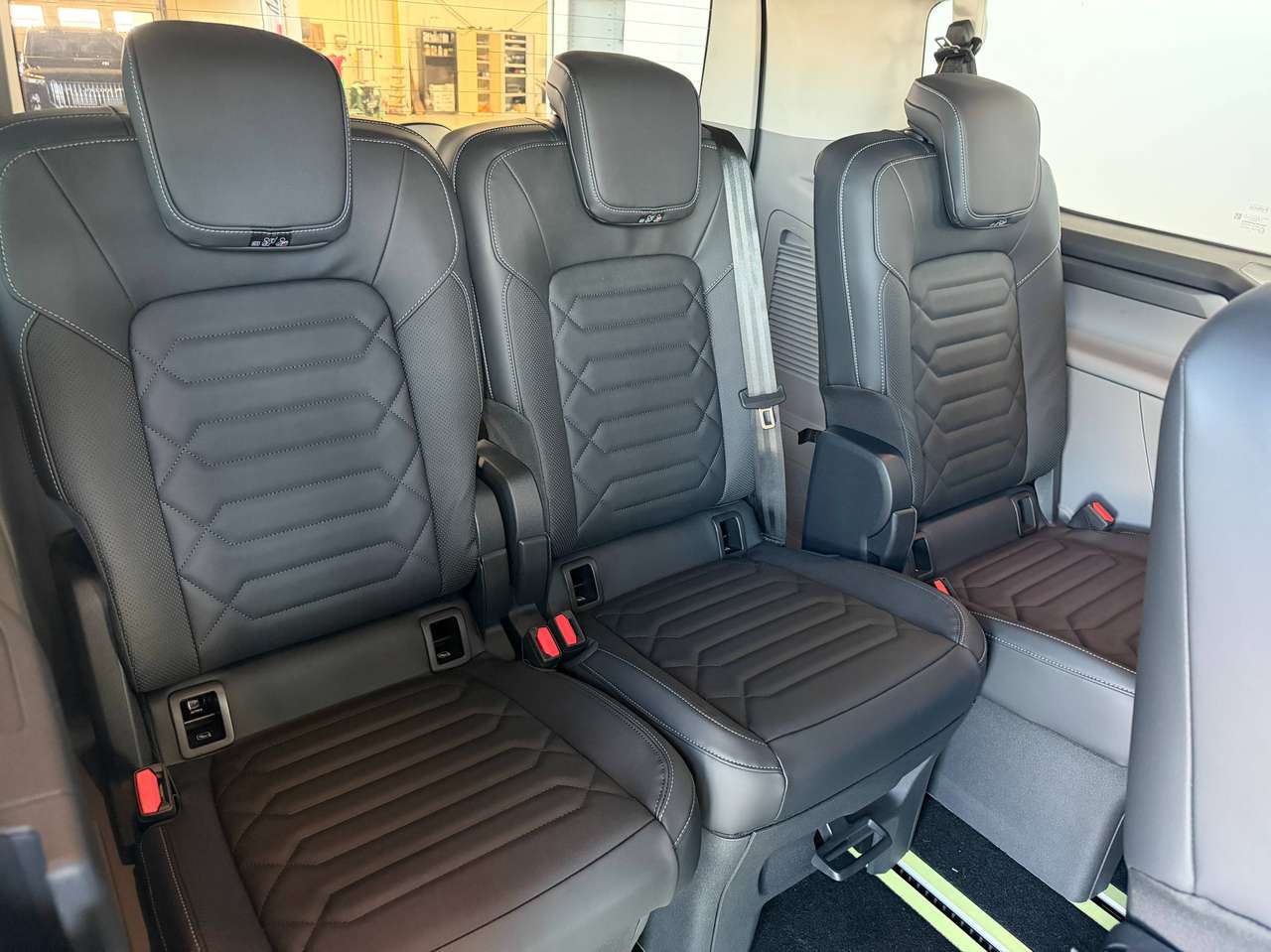 Ford Tourneo Custom TITANIUM X PHEV NIEUW 8ZIT — foto 8 van 21