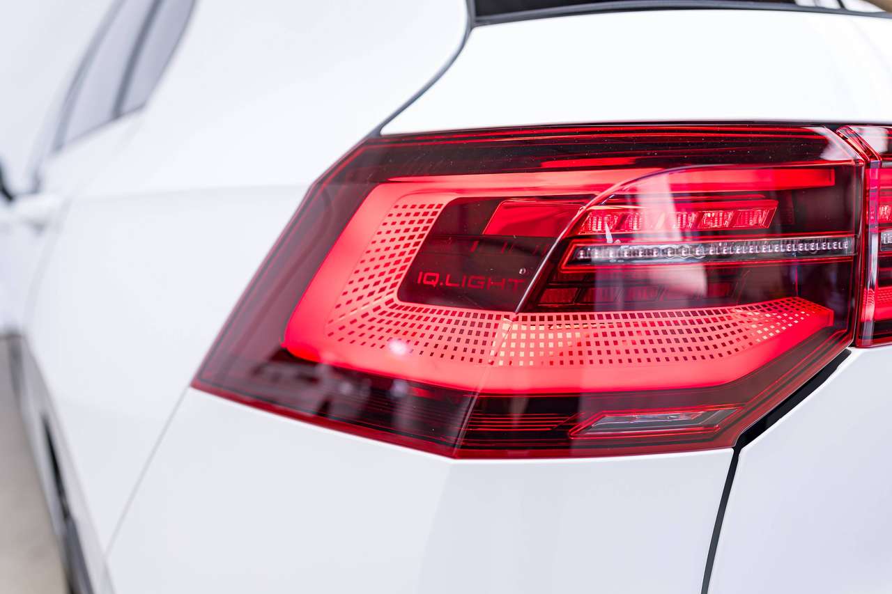 Volkswagen Golf GTI CLUBSPORT|AKRAPOVIC|PANO|HEAD-UP|HARMAN-KARDON|IQLIGHTS|ALCANTARA|HEATEDSEATS|KEYLESS|ACC|LA|GARANTIE| — foto 11 van 25