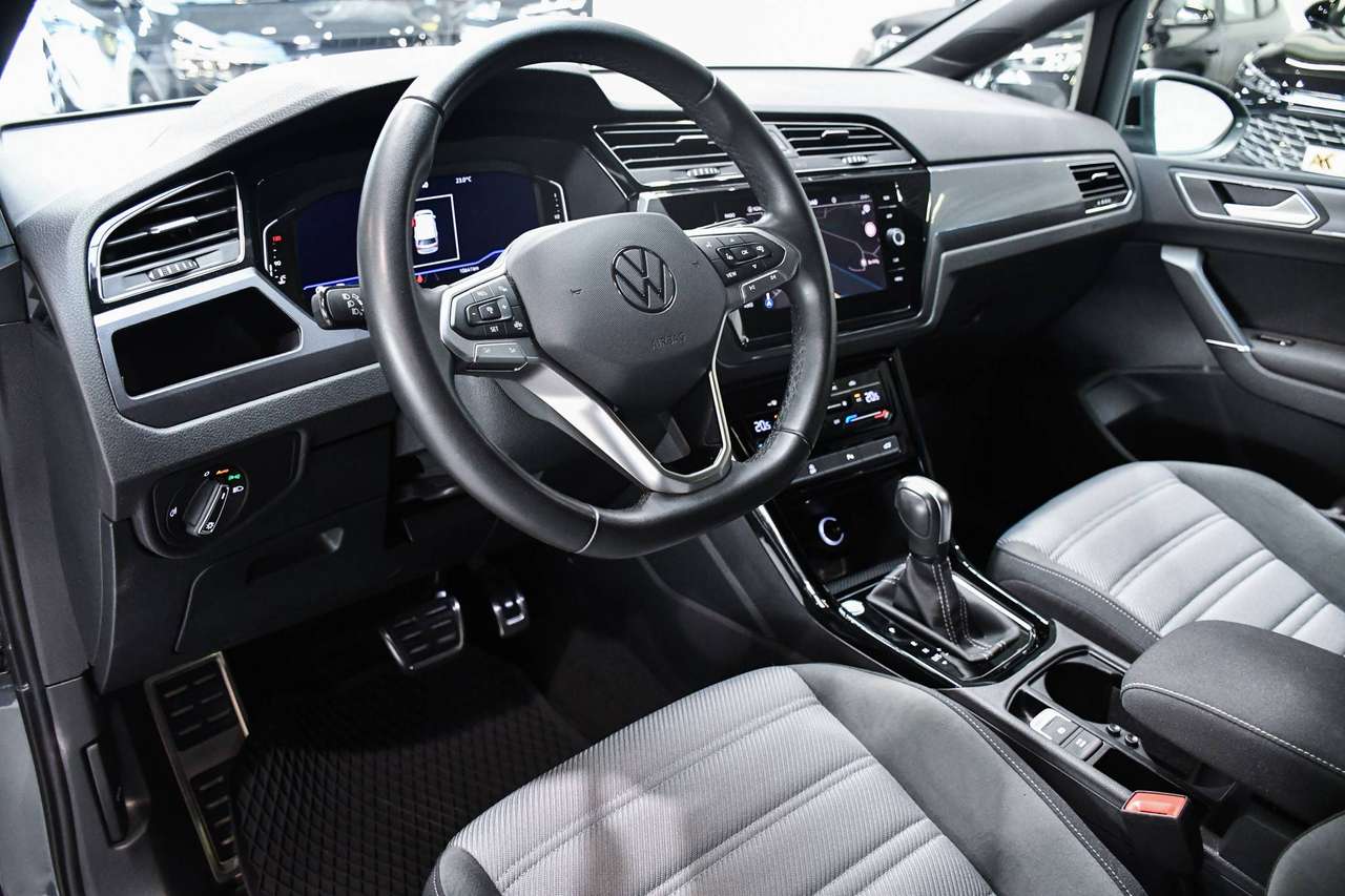 Volkswagen Touran Touran 1.5 TSI R-Line 7pl DSG - NAVIGATIE / TREKHAAK / CAMERA / SMARTLINK / BLIS / ACC / PDC — foto 8 van 22