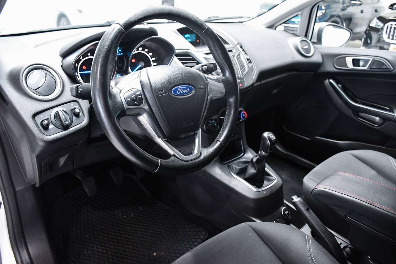 Ford Fiesta Fiesta 1.2i Trend - DAGRIJLICHTEN / AIRCO / ARMSTEUN — foto 8 van 14
