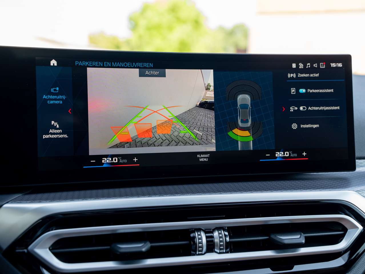 BMW M2 NEW CONDITION/PANORAMA/HEAD-UP DISPLAY/CAMERA/1ST OWNER/BELGIUM CAR — foto 17 van 25