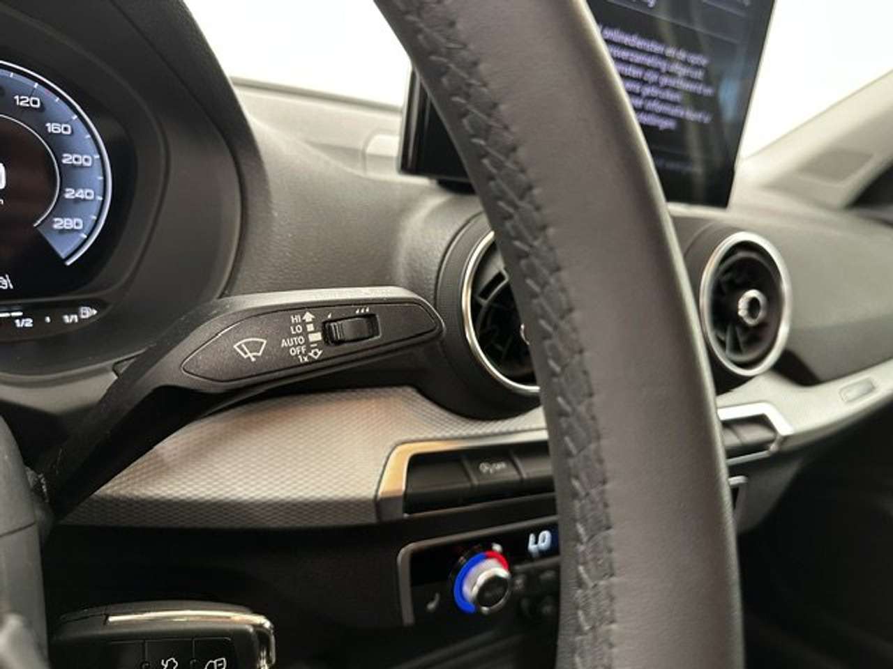 Audi Q2 S-LINE BENZINE AUTOMAAT 21000KM!!!!! — foto 16 van 17