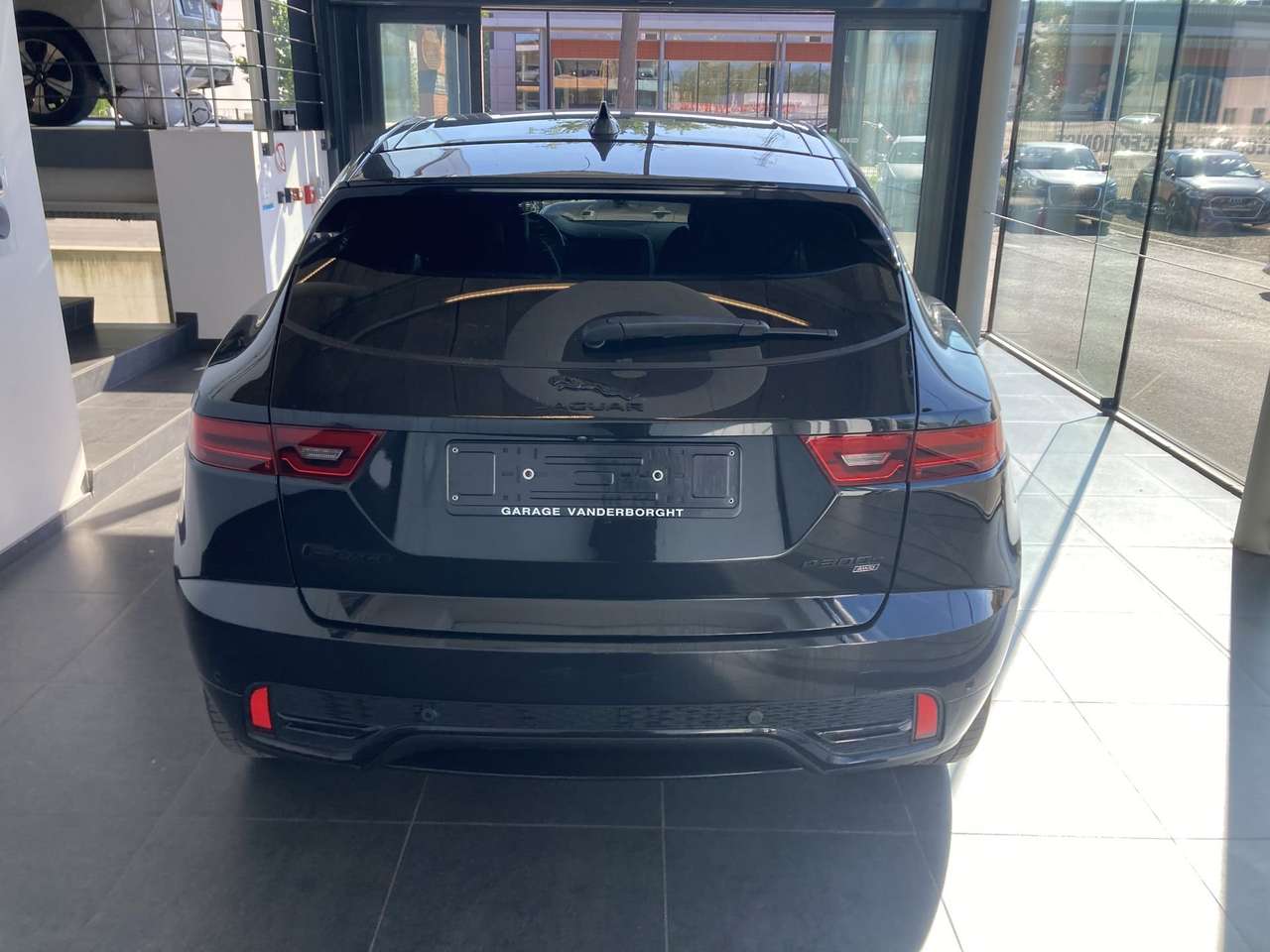 Jaguar E-Pace R-DYNAMIC PLUG IN HYBRIDE AWD AUTOMAAT+TAL VAN OPTIES — foto 5 van 18