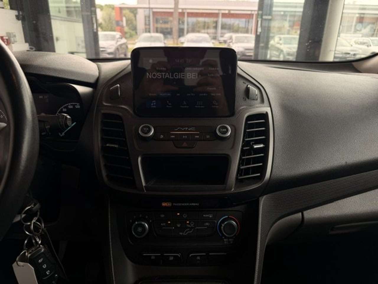 Ford Tourneo Connect TITANIUM BENZINE NAVIGATIE — foto 17 van 24