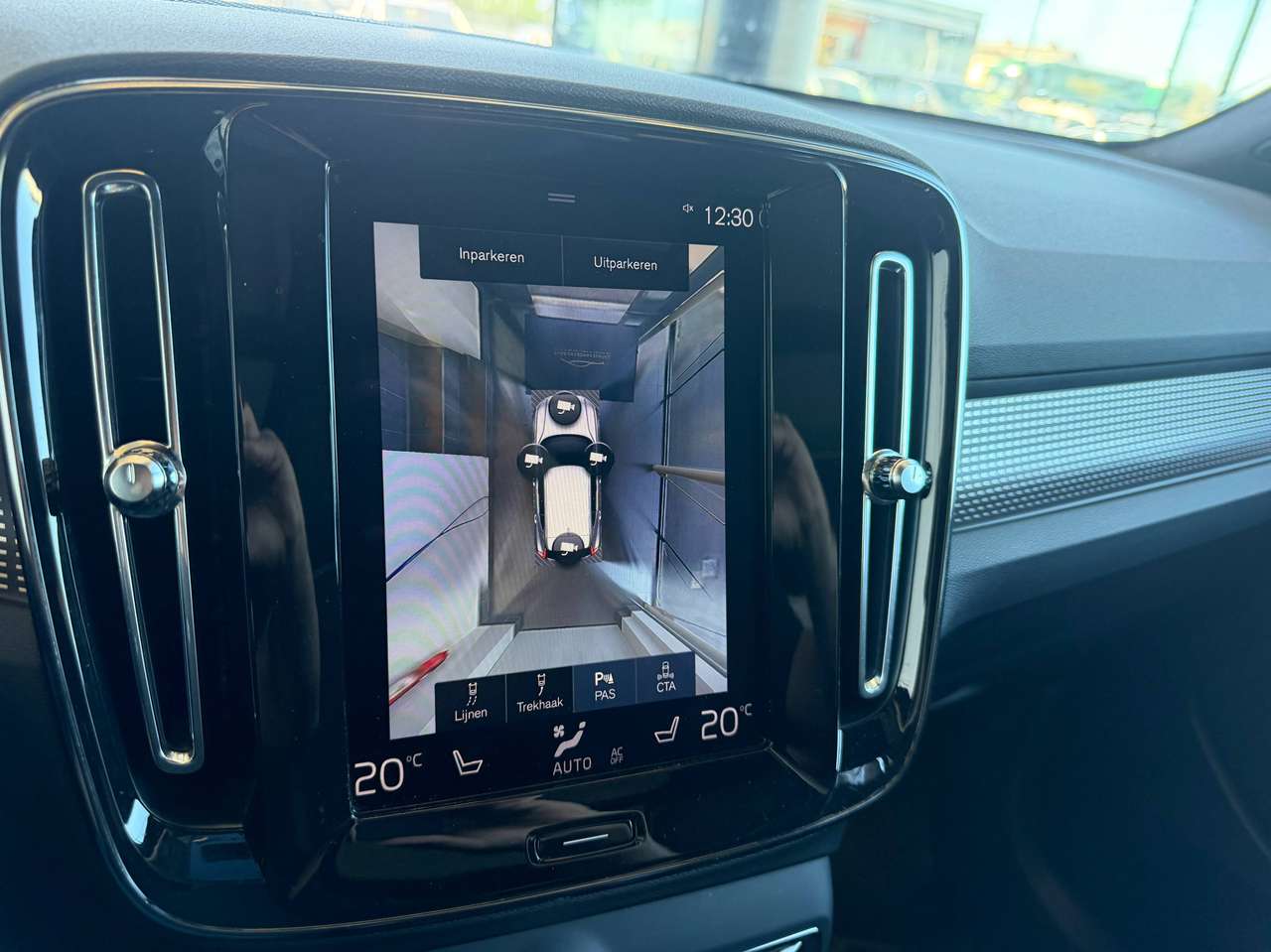 Volvo XC40 R-DESIGN D4 AWD AUTOMAAT LEDER PANO DAK — foto 14 van 23