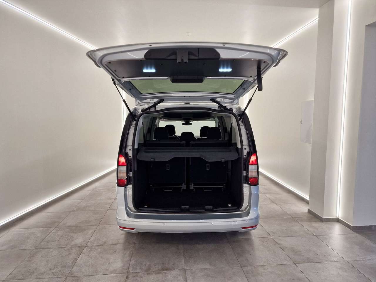 Ford Tourneo Connect GRAND BENZINE AUTOMAAT-7 ZIT +3 JAAR WAARBORG — foto 4 van 14