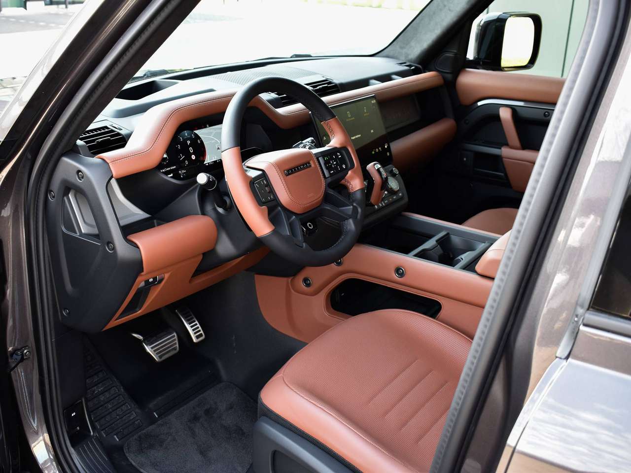 Land Rover Defender 110 P635 OCTA / Charente Grey / Burnt Sienna/Ebony / NIEUW/NEW — foto 3 van 11