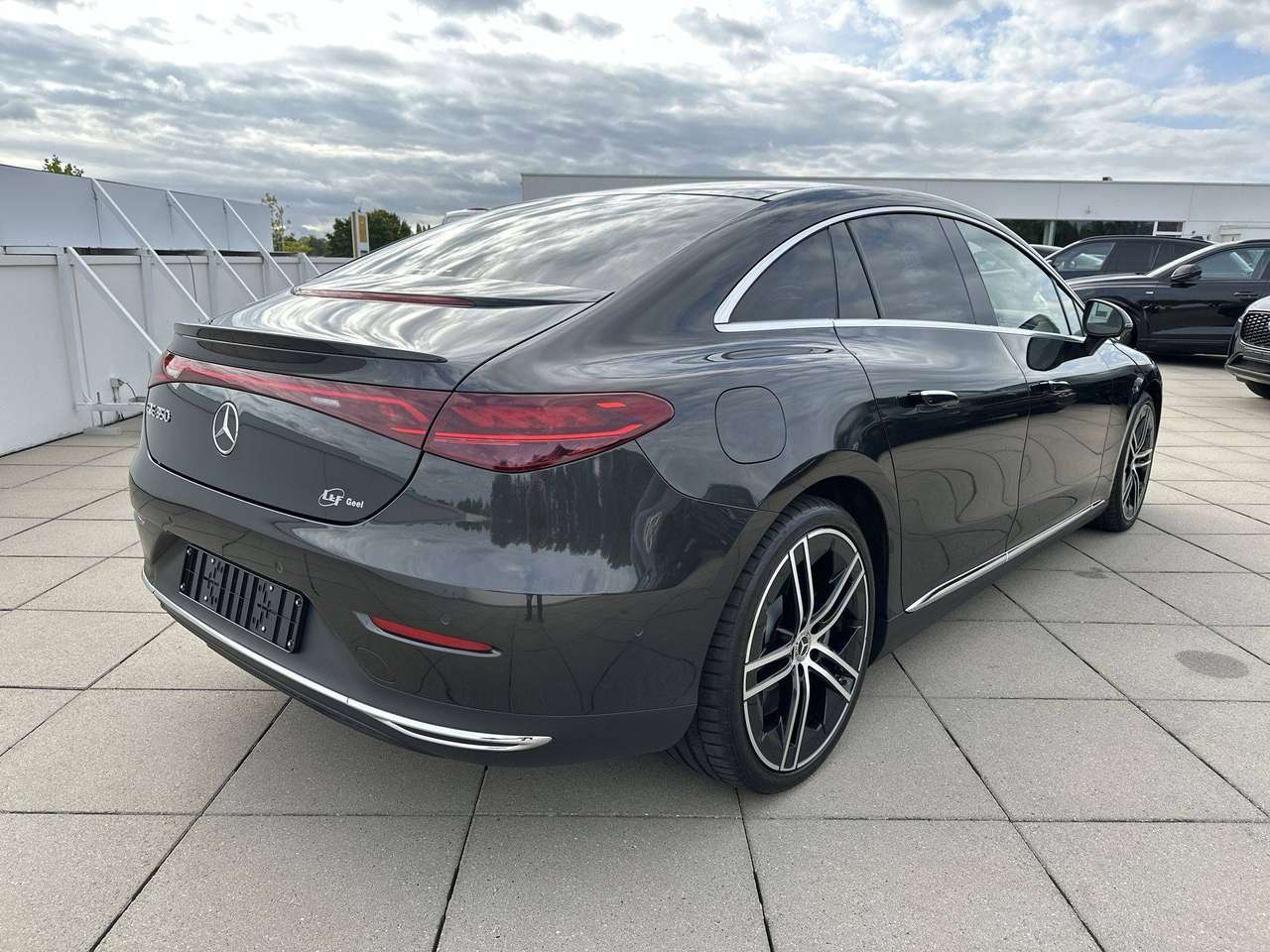 Mercedes-Benz EQE 350 350 Luxury Line Pano Dak Achterasbesturing Burmester — foto 7 van 19