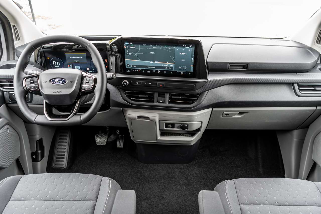 Ford Transit Custom 2.0TDCi Limited L2 5pl. - 5j Warranty - 40.400ex — foto 9 van 15