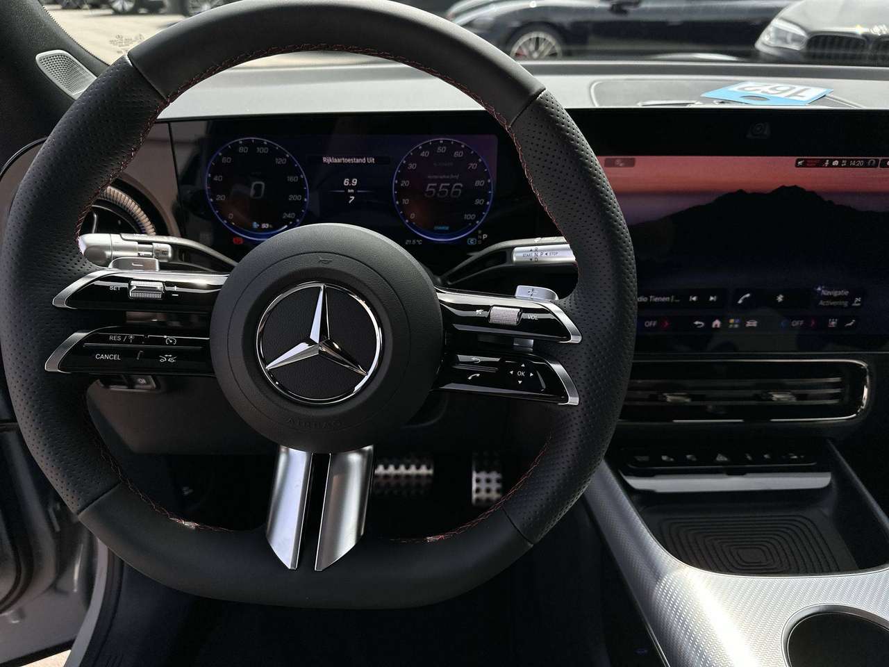 Mercedes-Benz GLB 250 + AMG LINE Electric Pano dak Memory Burmester 19" AMG — foto 9 van 19