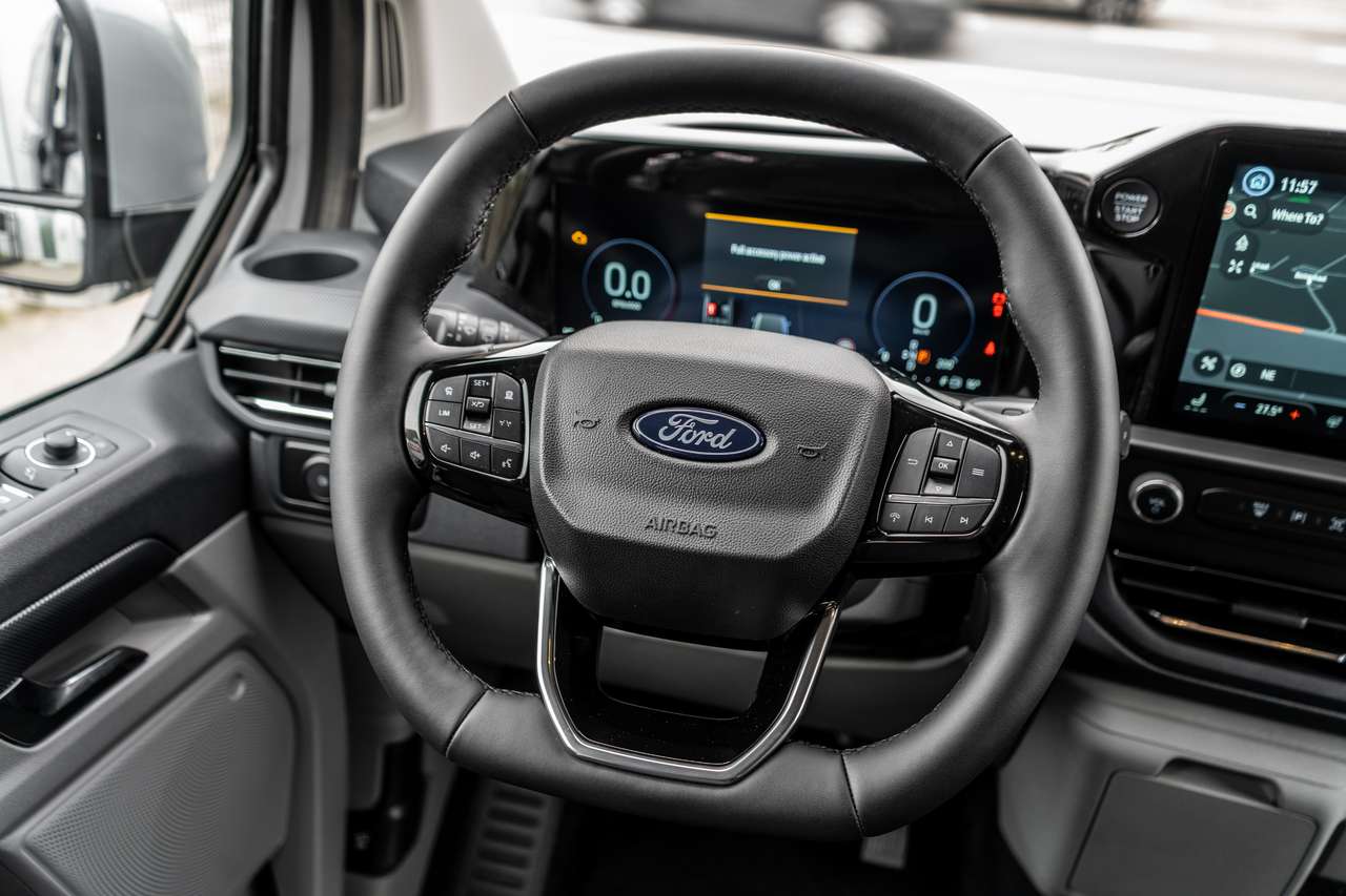 Ford Transit Custom 2.0TDCi Limited L2 5pl. - 5j Warranty - 40.400ex — foto 13 van 16