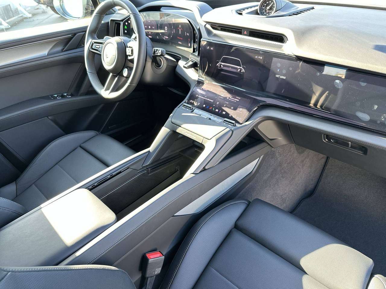 Porsche Cayenne ELECTRIC Trekhaak Pano Dak 22" Sport Design Pack — foto 18 van 18