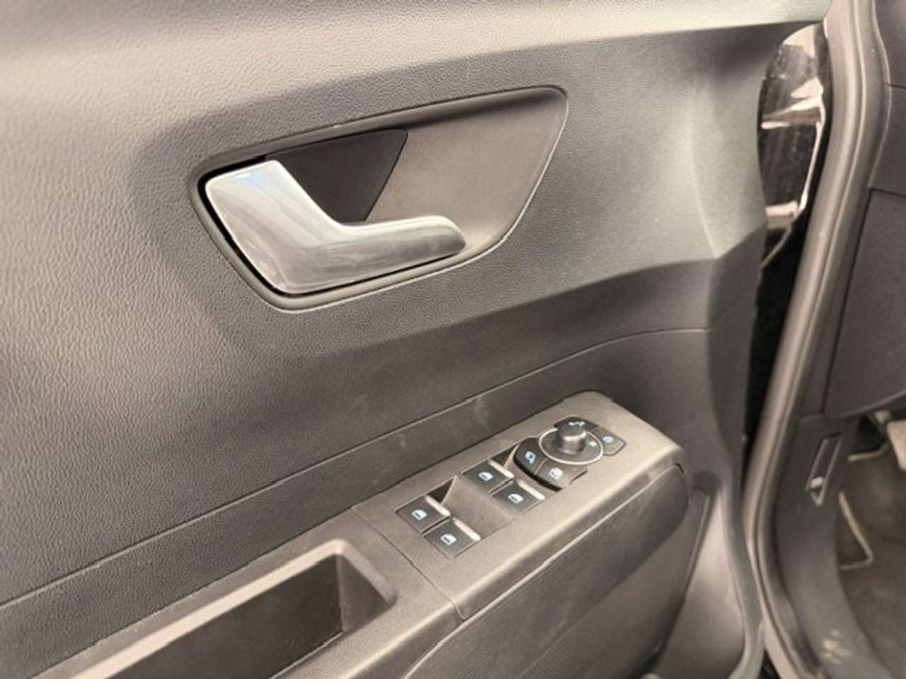 Ford Tourneo Courier TITANIUM BENZINE 125PK 22000KM — foto 21 van 21