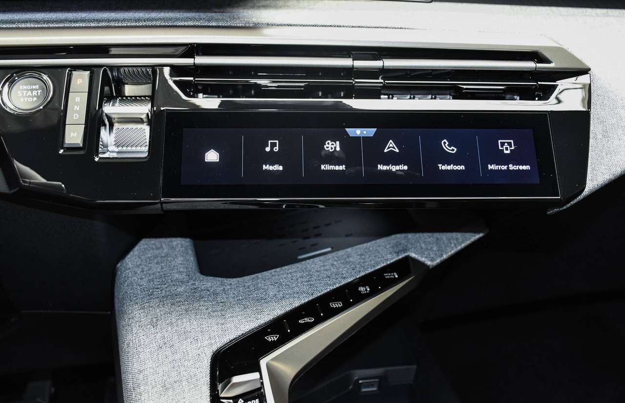 Peugeot 5008 5008 Hybrid Allure 7pl MHEV NIEUW - NAVIGATIE / CAMERA / ACC / SMARTLINK / BLIS / PDC — foto 15 van 22