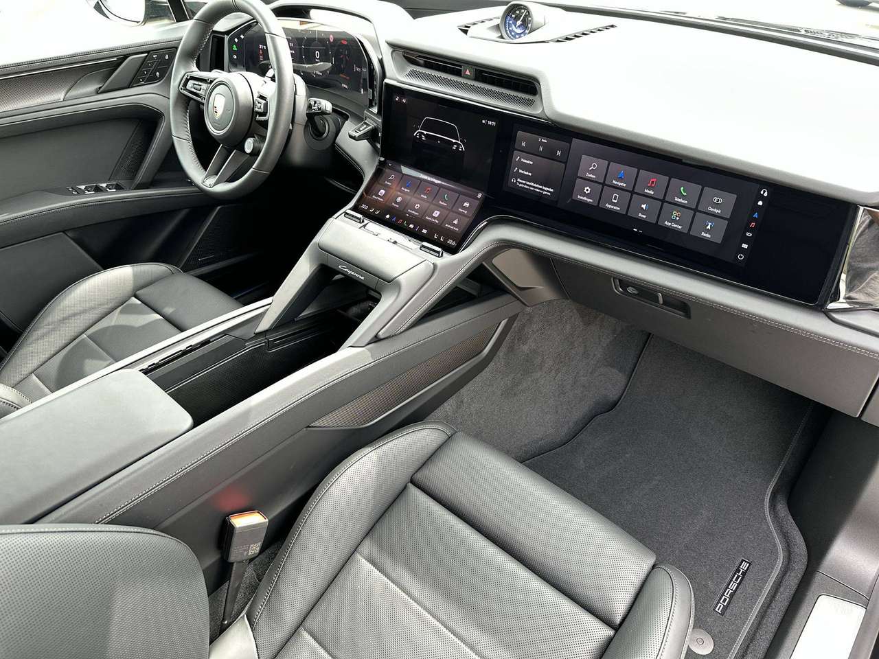 Porsche Cayenne ELECTRIC Trekhaak Pano Dak 22"Achterasbesturing Sport design pakket — foto 18 van 19