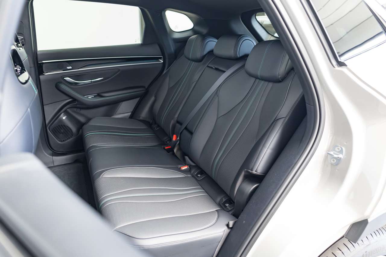 BYD Seal U ONMIDDELIJK LEVERBAAR!|BYD Seal U BOOST | BOUNDLESS GREY | pHEV | PANO | ACC | LA | 360° | — foto 16 van 25