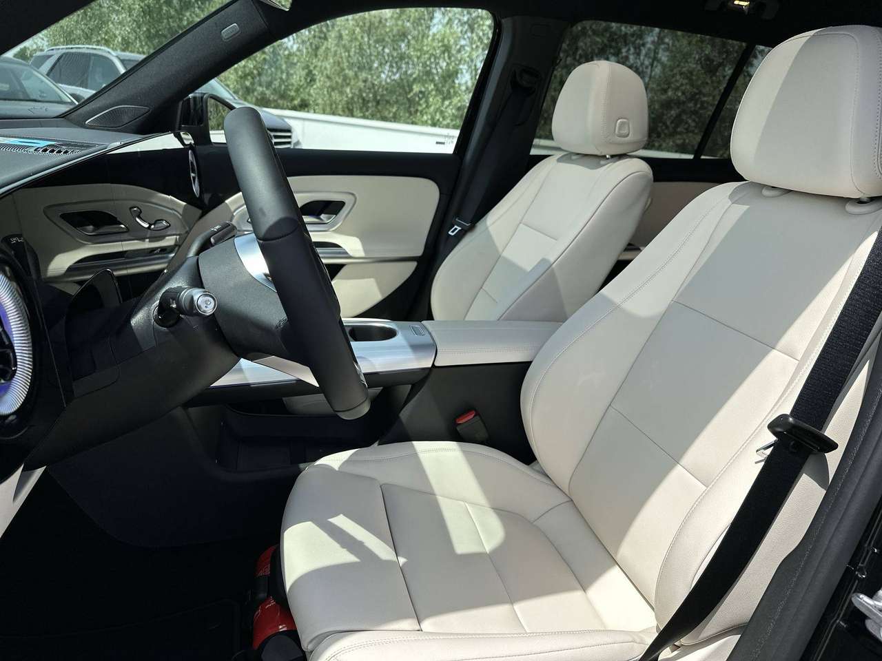 Mercedes-Benz GLB 250 + Electric Pano dak Leder Memory Nightpakket — foto 12 van 19