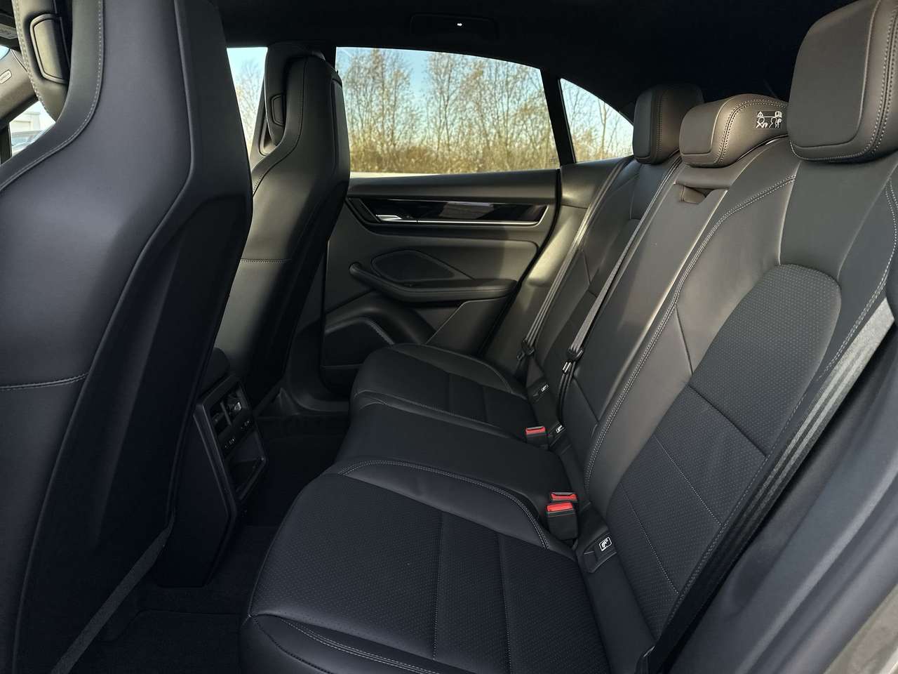 Porsche Macan 4ELEK/21"/PANODAK/TREKH/LEDER/AVENTURIENGROEN — foto 14 van 19