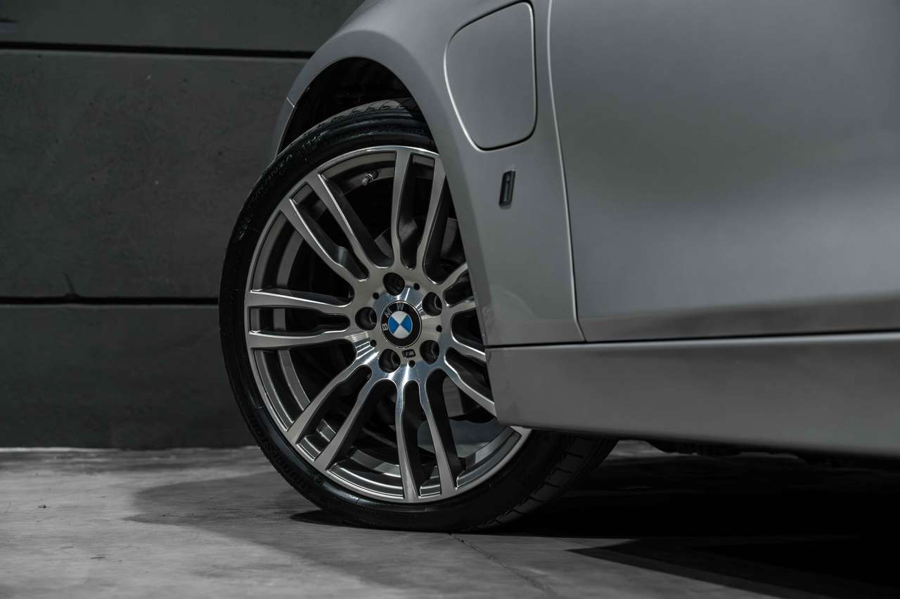BMW 330 (2018) — foto 6