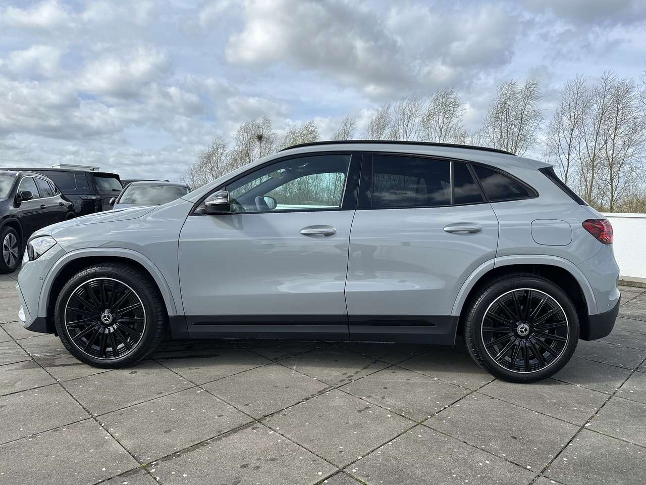 Mercedes-Benz GLA 200 AMG Line Pano dak Nightpakket 20" multi spaaks — foto 7 van 19