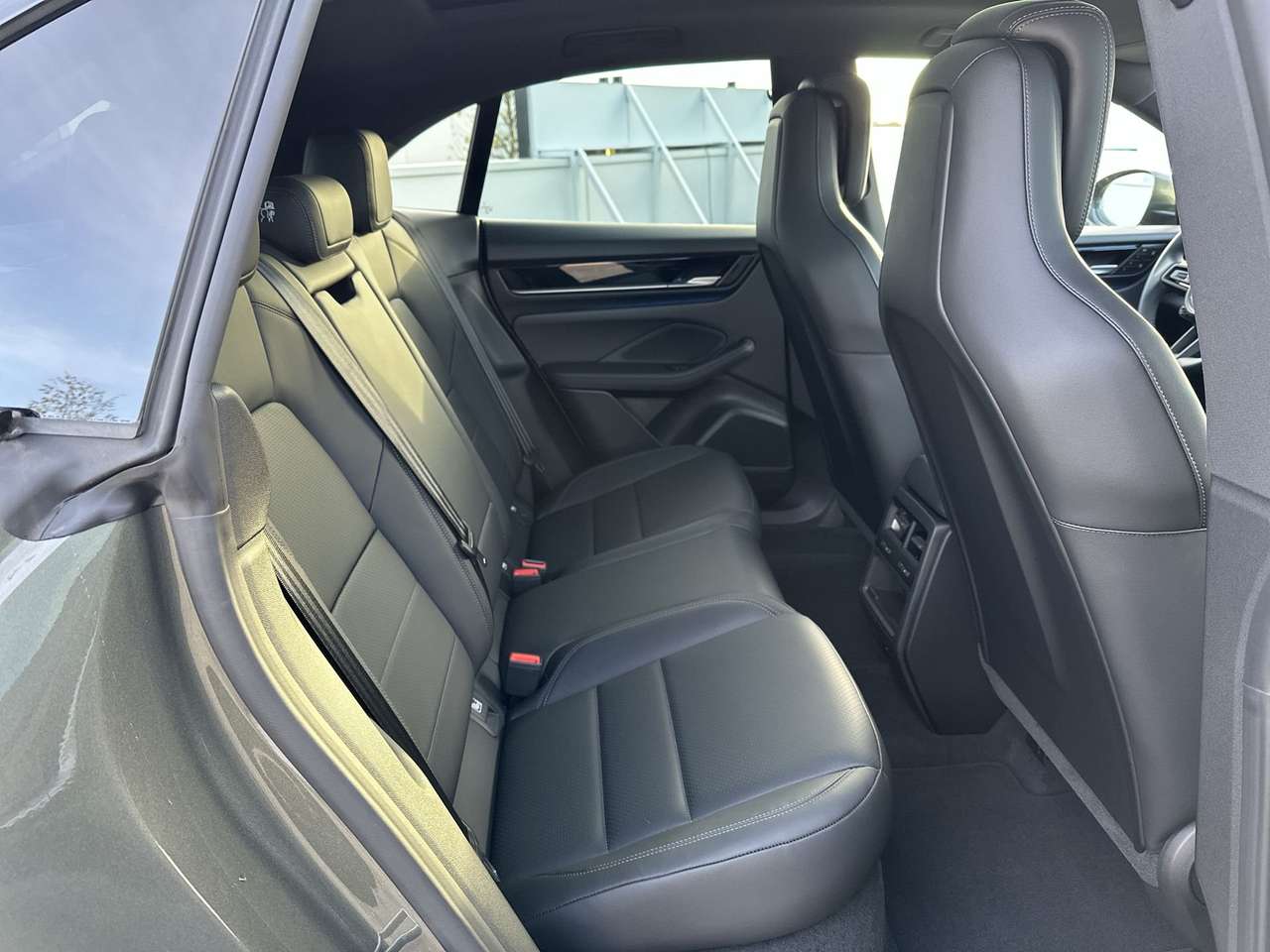 Porsche Macan 4ELEK/21"/PANODAK/TREKH/LEDER/AVENTURIENGROEN — foto 16 van 19