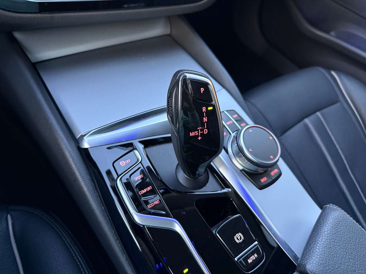 BMW 518 dA Break Sport Pack Automaat GPS Led Camera — foto 15 van 19
