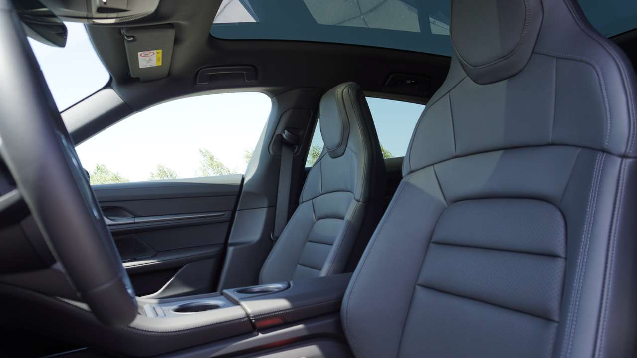 Porsche Taycan 4 CT/-10%!!/21"/LEDER/MEMO/PPBatt+/PASM/LUCHT — foto 9 van 16