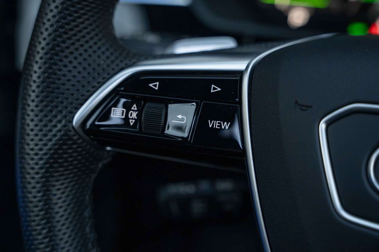 Audi e-tron 55 Quattro S-LINE/MATRIX//BLACKEDITION/94%SOH/PANO/NACHTZICHT/B&O/HUD/360° — foto 16 van 25