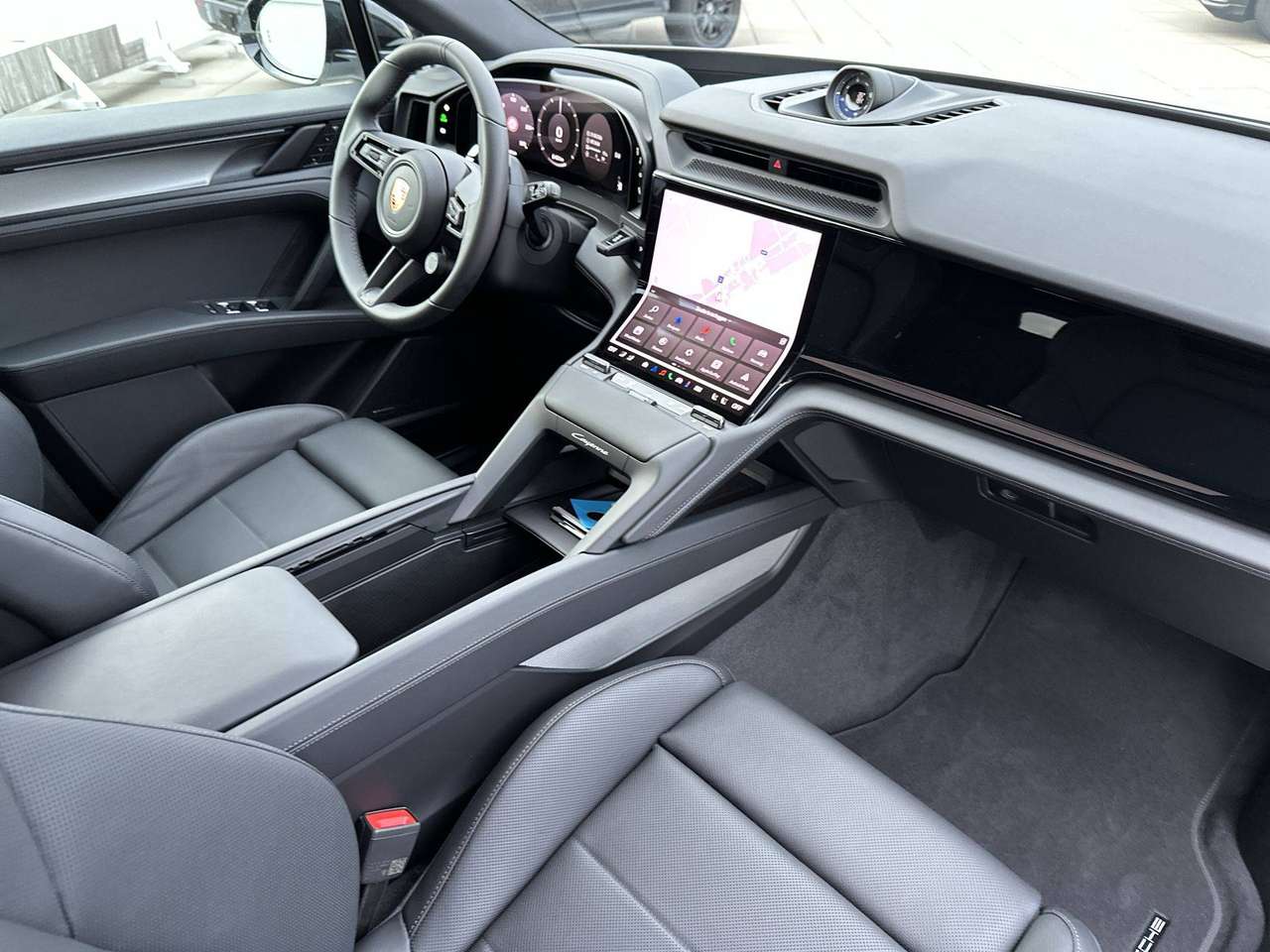 Porsche Cayenne ELECTRIC Trekhaak Pano Dak 22" Sport Design Pack Achterasbesturing — foto 18 van 19