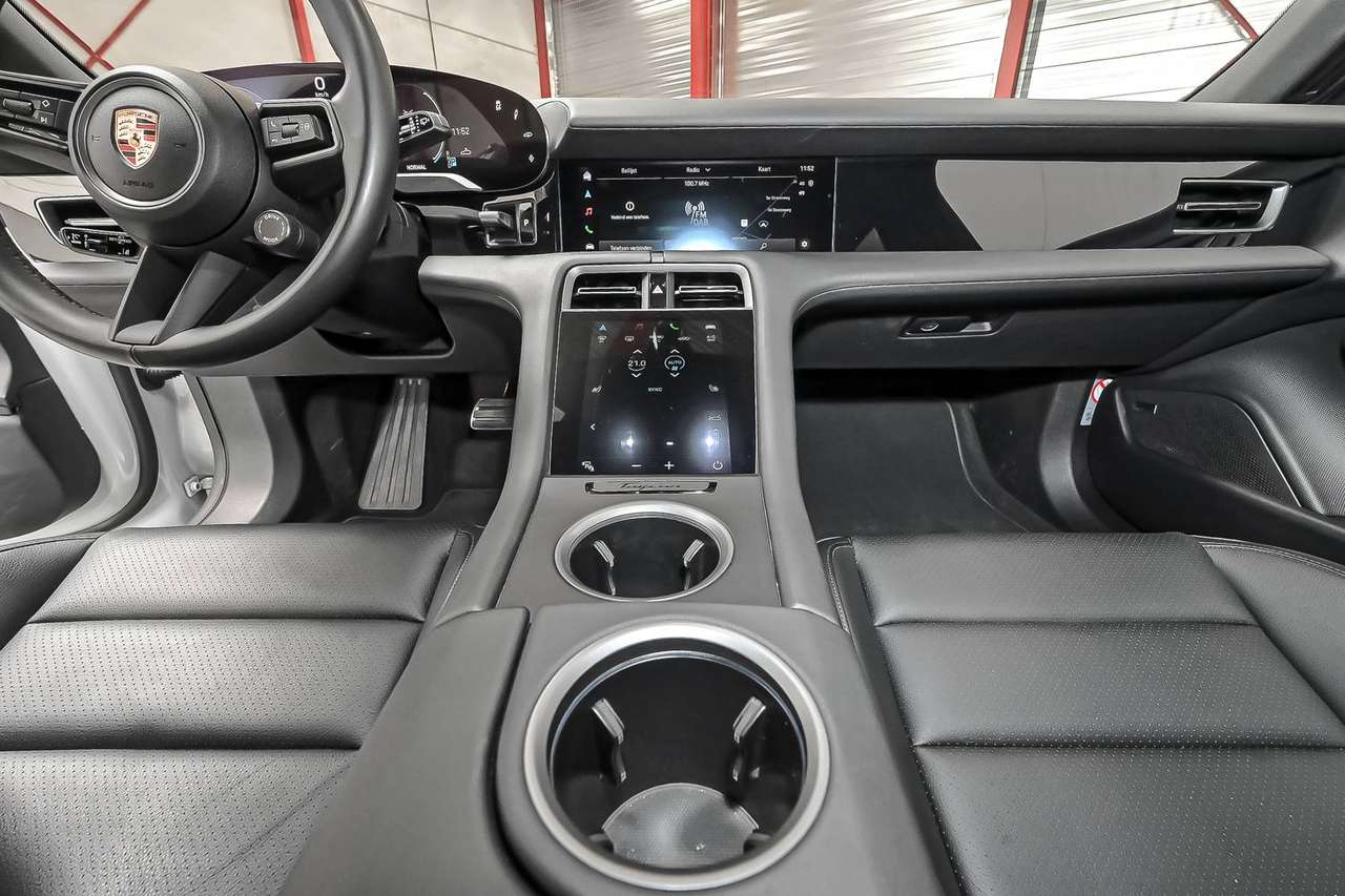 Porsche Taycan Taycan Sport Turismo FACELIFT-battery Plus-Sport design front-BOSE-ACC — foto 13 van 25