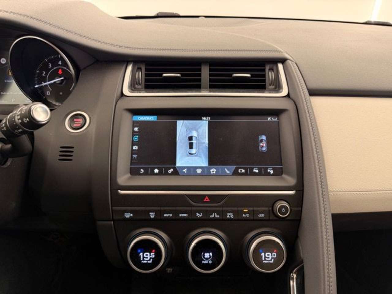 Jaguar E-Pace BENZINE AWD AUTOMAAT+TAL VAN OPTIES-49000KM!!! — foto 17 van 22