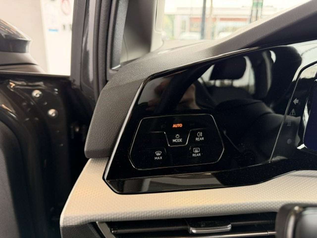 Volkswagen Golf MOVE BENZINE SLECHTS 10000KM!!!!!! — foto 23 van 23