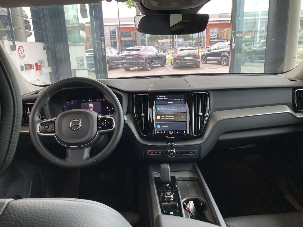 Volvo XC60 PLUS DARK HYBRID BENZINE AUTOMAAT 43000KM!!!! — foto 11 van 17