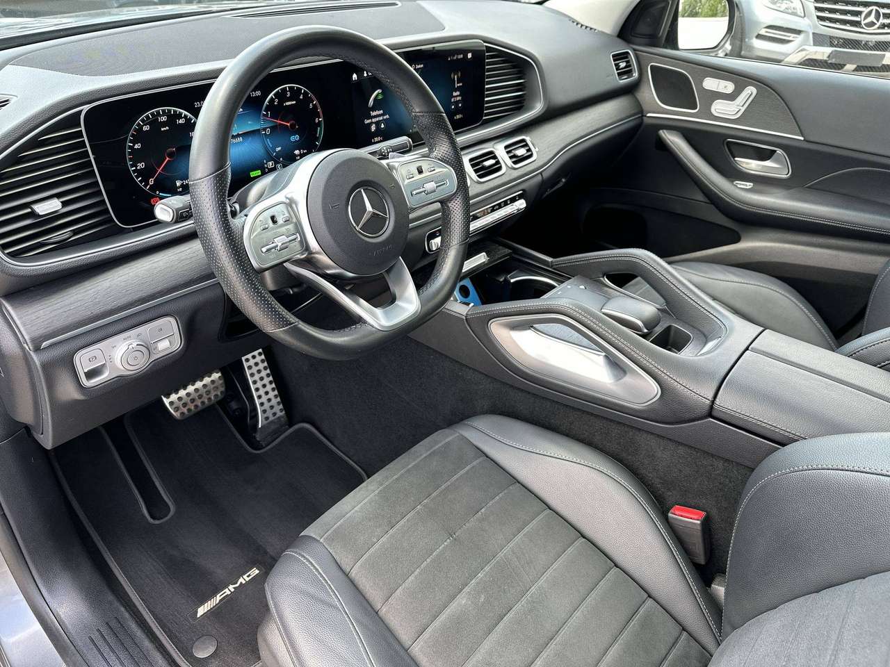 Mercedes-Benz GLE 350 DE AMG Nigtpakket Pano dak Trekhaak — foto 18 van 25