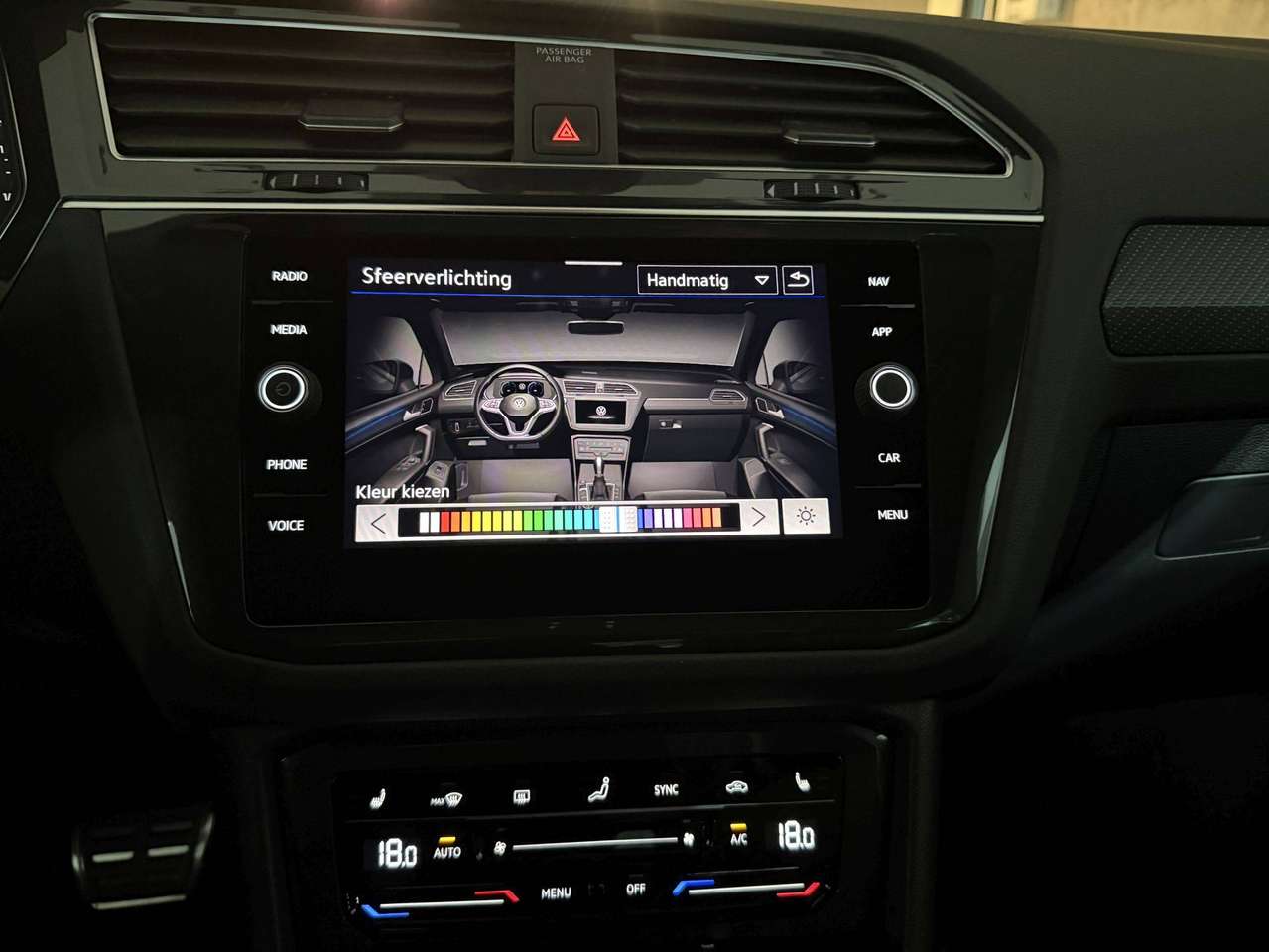 Volkswagen Tiguan 245PK PLUG IN * R-LINE * ALCANTARA * CAMERA * LED * KEY LESS * 20" BLACK R VELGEN * VIRTUAL COCKPIT * BLACK PACK — foto 18 van 22