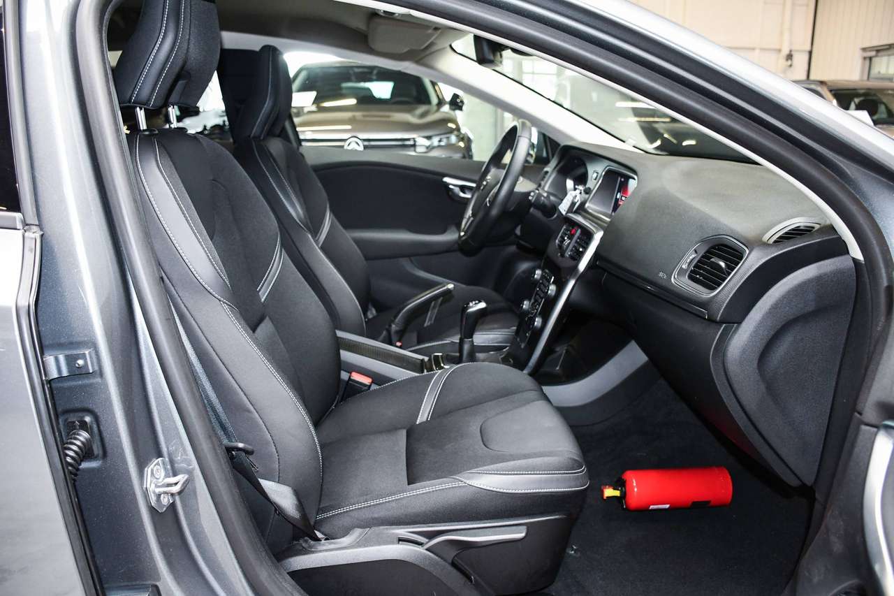 Volvo V40 V40 2.0 T2 Kinetic - NAVIGATIE / BLUETOOTH / ZTELVERWARMING / PDC / CC — foto 6 van 16