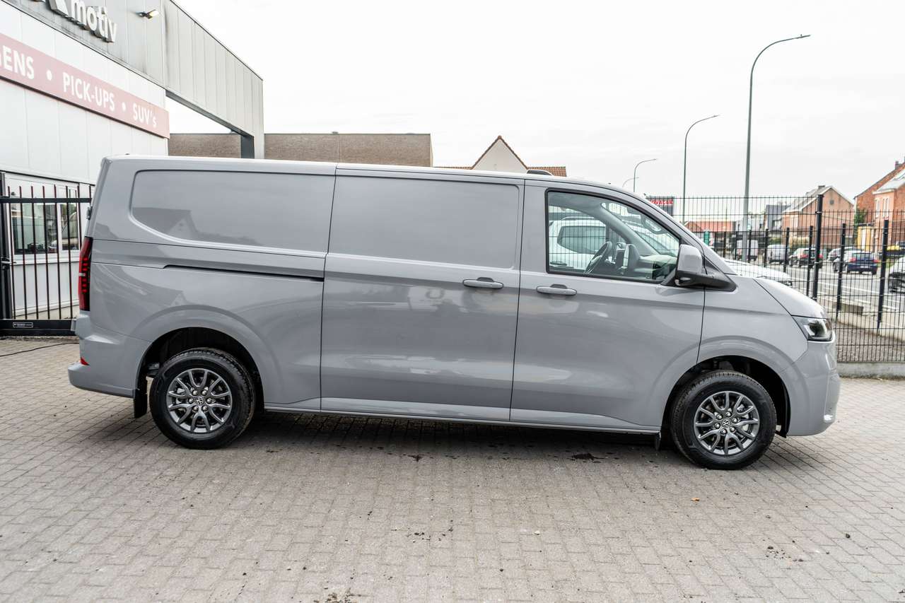 Volkswagen T7 Transporter 2.0TDi L2 Automaat - Adaptive cruise control / Zetelverwarming - 36.000ex — foto 2 van 15