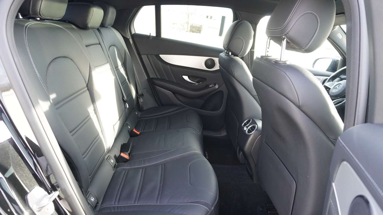 Mercedes-Benz GLC 63 AMG 4M/RIJASSIST/PANODAK/LUCHTVER/COMAND ONLINE/TREKH — foto 17 van 19