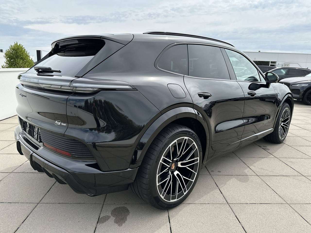 Porsche Cayenne ELECTRIC Trekhaak Pano Dak 22"Achterasbesturing Sport design pakket — foto 7 van 19
