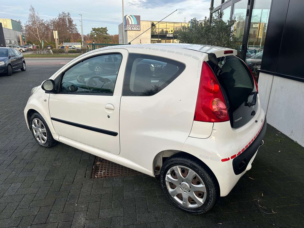 Peugeot 107 10i Benzine  70 Urban 1 ste eigenaar 99000km — foto 5 van 11